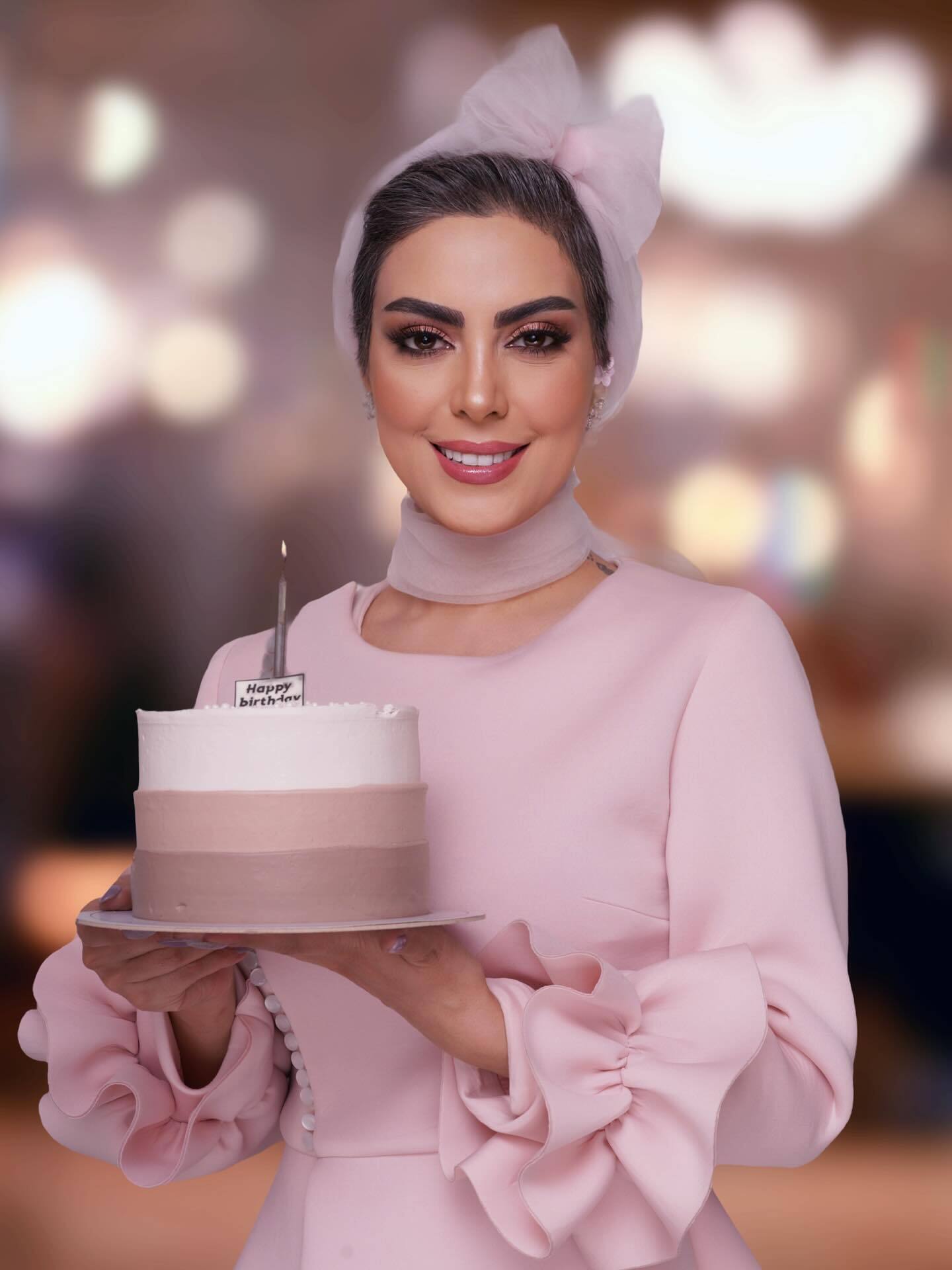 جشن تولد نیلوفر شهیدی بازیگر سینما با تم صورتی و به سبک باربی + عکس