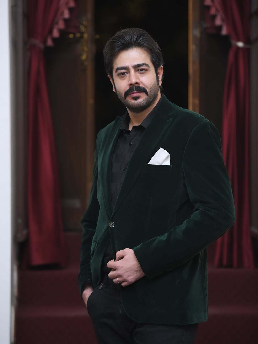 بیوگرافی سهیل قاصدی همسر مریم مومن + تصاویر