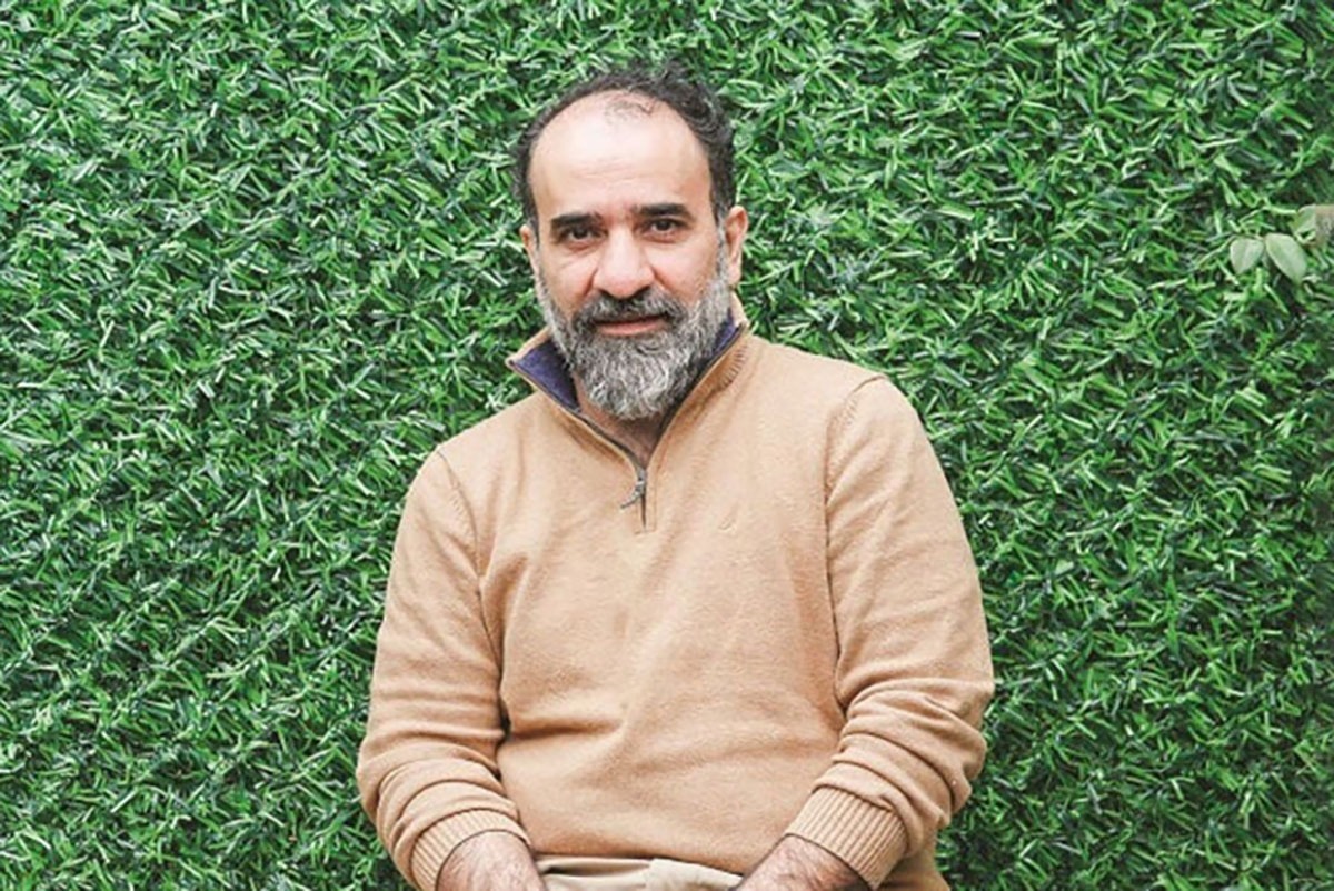 (ویدئو) عیادت مسعود پزشکیان از رضا امیرخانی در بیمارستان کسری