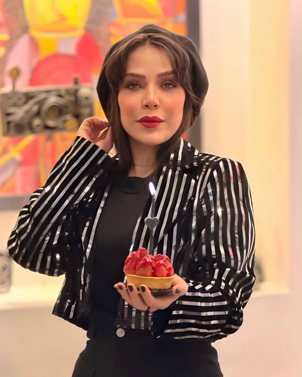 (عکس) جشن تولد ۳۶ سلگی زهرا فراهانی بازیگر نقش نیمتاج در سریال «بامداد خمار»