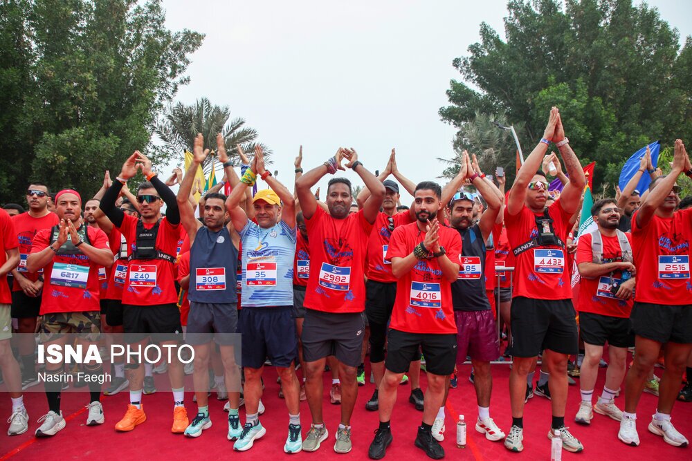تصاویری از مسابقه جنجالی دوی ماراتن زنان و مردان در کیش