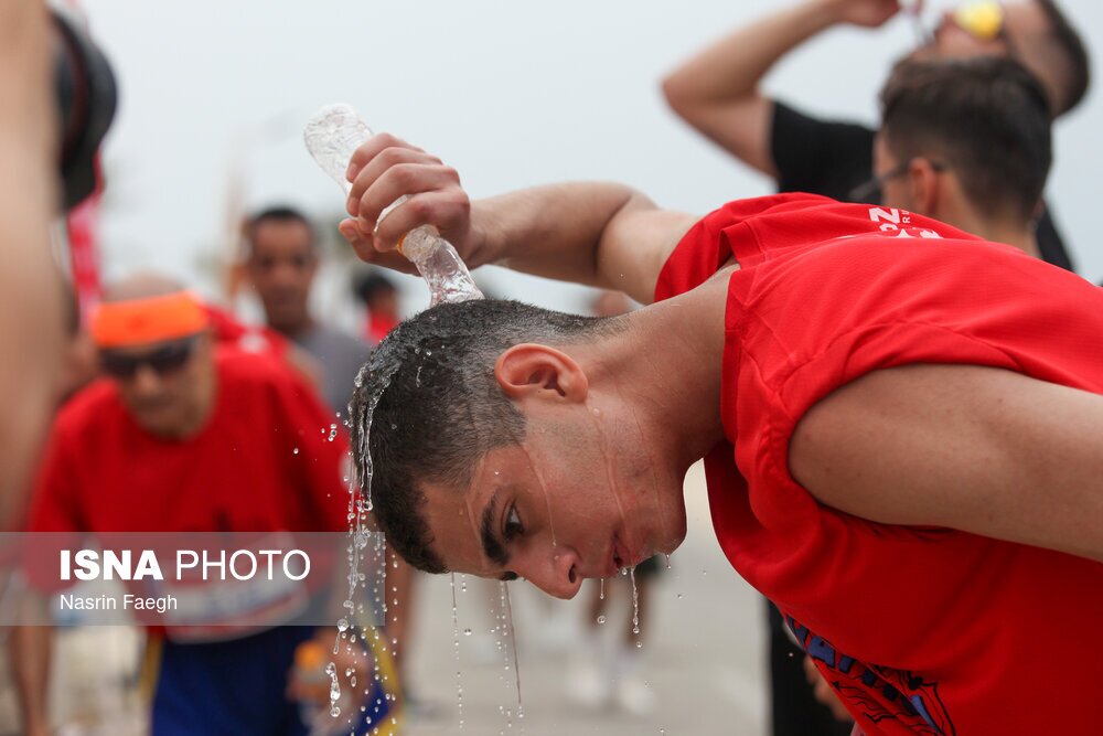 تصاویری از مسابقه جنجالی دوی ماراتن زنان و مردان در کیش