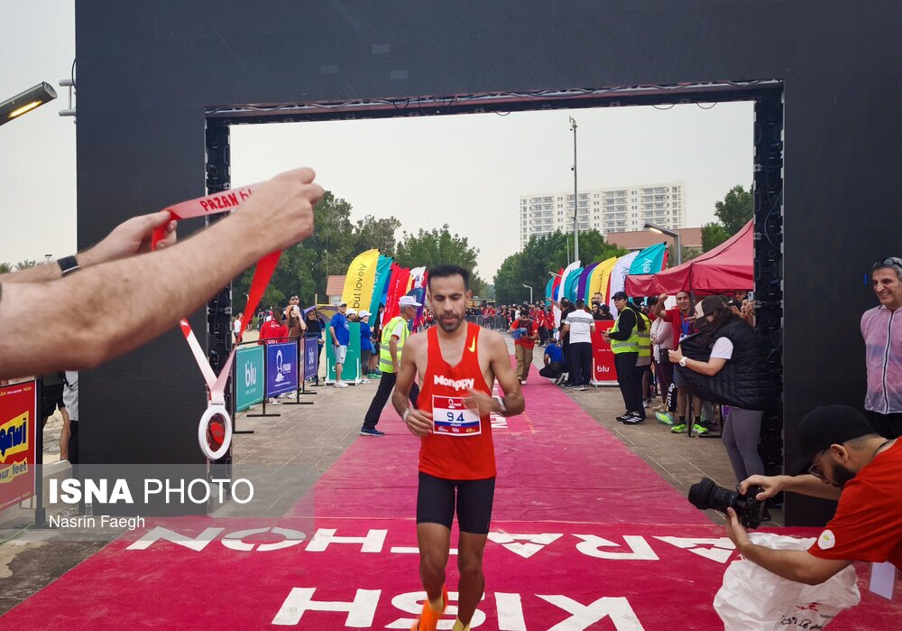 تصاویری از مسابقه جنجالی دوی ماراتن زنان و مردان در کیش