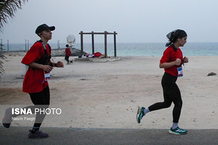 تصاویری از مسابقه جنجالی دوی ماراتن زنان و مردان در کیش
