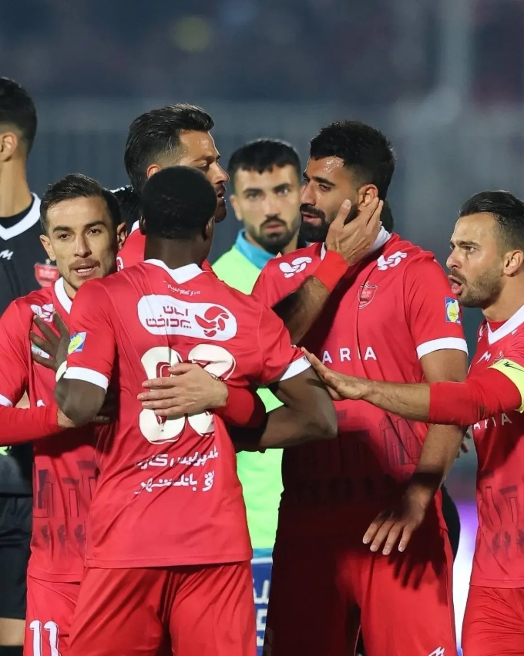 (عکس) ماجرای درگیری عجیب اوریه و سحرخیزان در دربی | چرا اوریه با کنعانی زادگان قاطی کرد؟ (عکس) ماجرای درگیری عجیب اوریه و سحرخیزان در دربی | چرا اوریه با کنعانی زادگان قاطی کرد؟