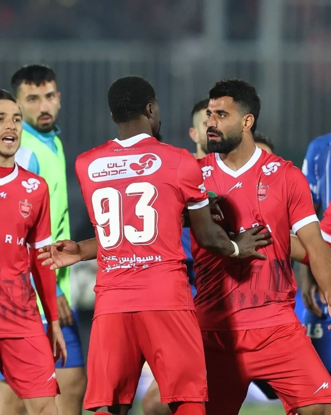 (عکس) ماجرای درگیری عجیب اوریه و سحرخیزان در دربی | چرا اوریه با کنعانی زادگان قاطی کرد؟ (عکس) ماجرای درگیری عجیب اوریه و سحرخیزان در دربی | چرا اوریه با کنعانی زادگان قاطی کرد؟