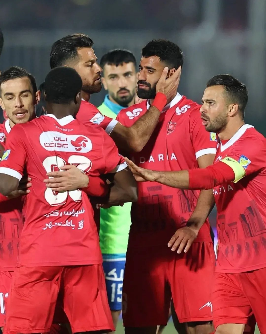 (عکس) ماجرای درگیری عجیب اوریه و سحرخیزان در دربی | چرا اوریه با کنعانی زادگان قاطی کرد؟ (عکس) ماجرای درگیری عجیب اوریه و سحرخیزان در دربی | چرا اوریه با کنعانی زادگان قاطی کرد؟