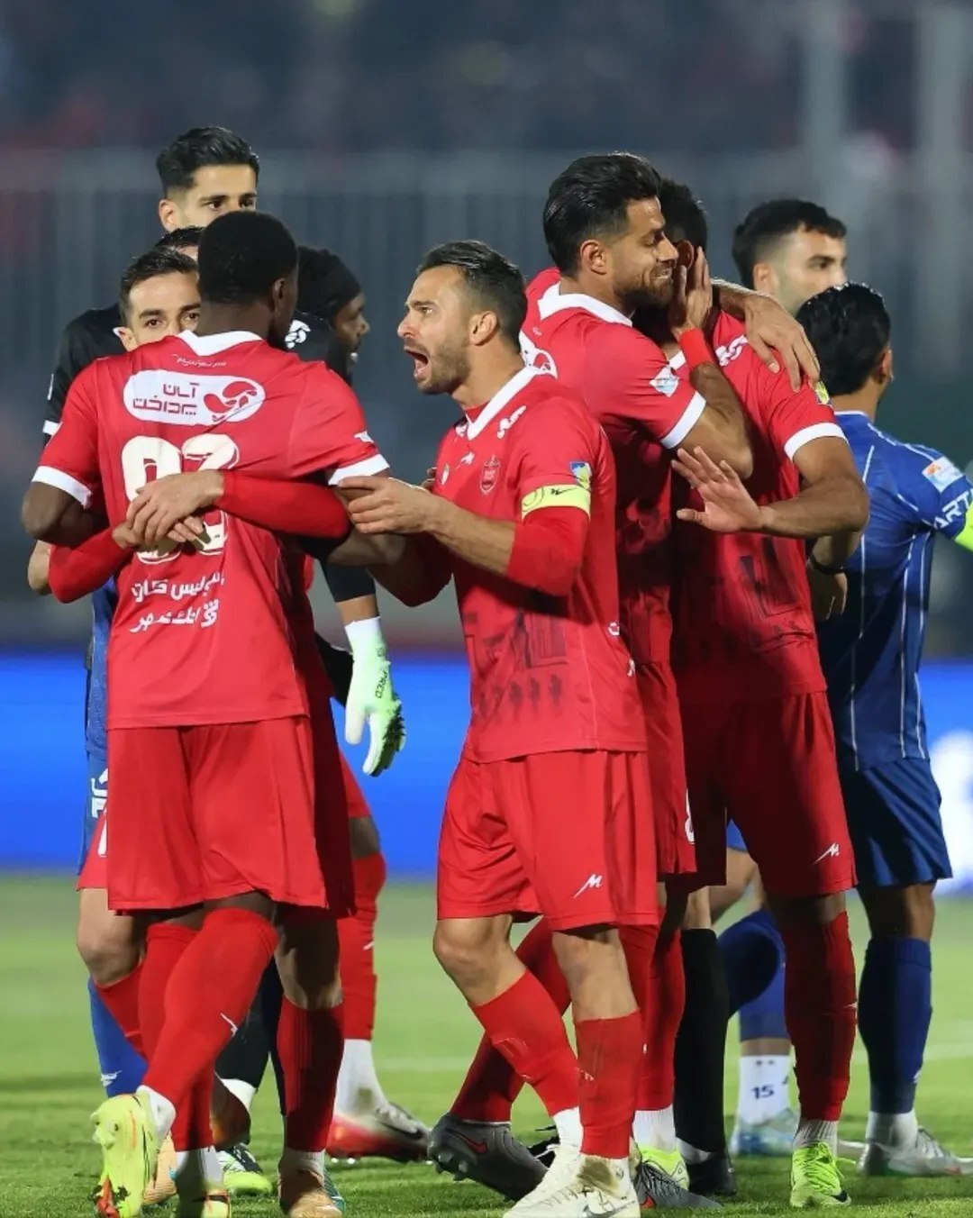 (عکس) ماجرای درگیری عجیب اوریه و سحرخیزان در دربی | چرا اوریه با کنعانی زادگان قاطی کرد؟ (عکس) ماجرای درگیری عجیب اوریه و سحرخیزان در دربی | چرا اوریه با کنعانی زادگان قاطی کرد؟