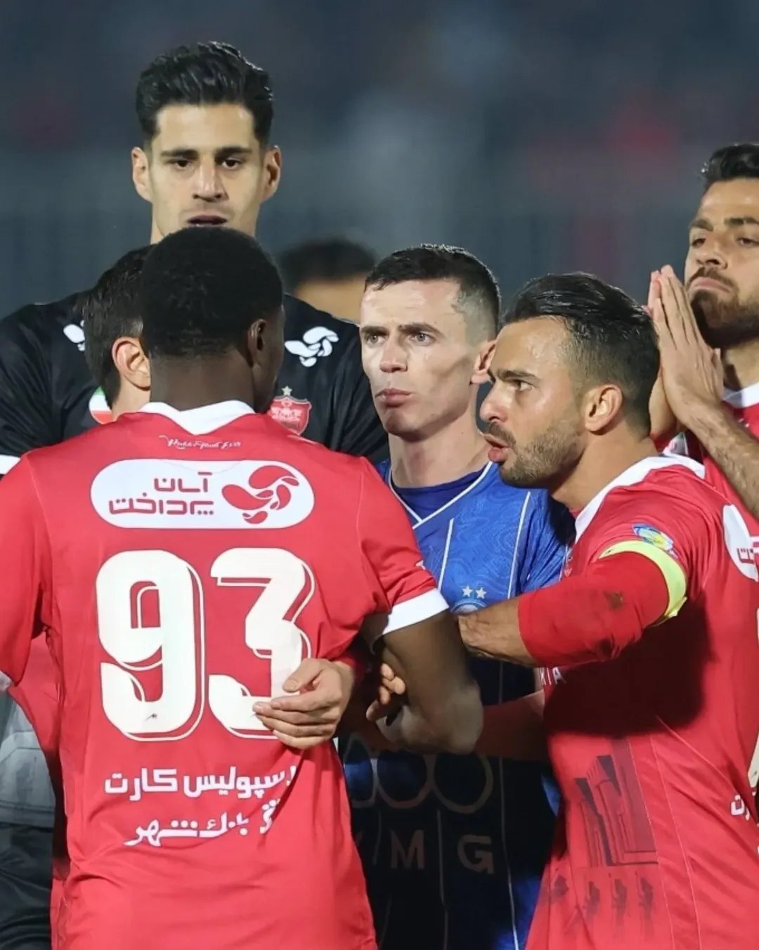 (عکس) ماجرای درگیری عجیب اوریه و سحرخیزان در دربی | چرا اوریه با کنعانی زادگان قاطی کرد؟ (عکس) ماجرای درگیری عجیب اوریه و سحرخیزان در دربی | چرا اوریه با کنعانی زادگان قاطی کرد؟