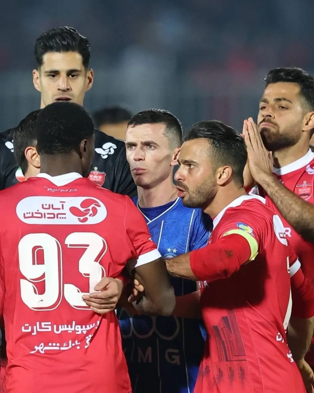 (عکس) ماجرای درگیری عجیب اوریه و سحرخیزان در دربی | چرا اوریه با کنعانی زادگان قاطی کرد؟ (عکس) ماجرای درگیری عجیب اوریه و سحرخیزان در دربی | چرا اوریه با کنعانی زادگان قاطی کرد؟