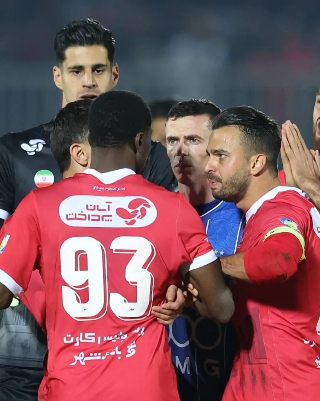 (عکس) ماجرای درگیری عجیب اوریه و سحرخیزان در دربی | چرا اوریه با کنعانی زادگان قاطی کرد؟ (عکس) ماجرای درگیری عجیب اوریه و سحرخیزان در دربی | چرا اوریه با کنعانی زادگان قاطی کرد؟