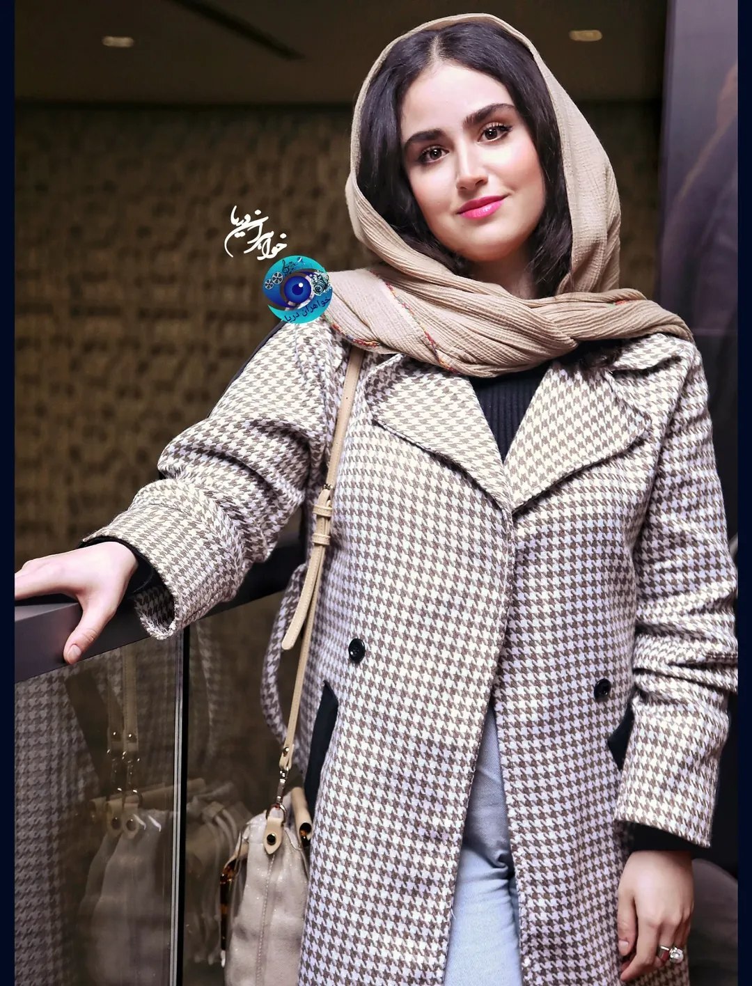 (عکس) بازیگران زن در اکران افتتاحیه فیلم «آن دیگری»؛ نسیم ادیبی، نیوشا ضیغمی، نسرین مقانلو، هانیه غلامی و ... (عکس) بازیگران زن در اکران افتتاحیه فیلم «آن دیگری»؛ نسیم ادیبی، نیوشا ضیغمی، نسرین مقانلو، هانیه غلامی و ...