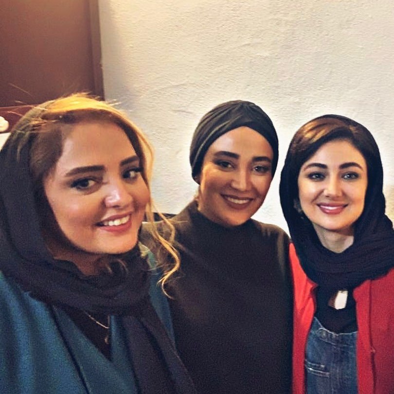 (عکس) تونل زمان؛ بهاره افشاری، هومن برق نورد، پژمان جمشیدی، ویدا جوان بهرام افشاری و نرگس محمدی در پشت صحنه یک تئاتر؛ ۶ سال پیش (عکس) تونل زمان؛ بهاره افشاری، هومن برق نورد، پژمان جمشیدی، ویدا جوان بهرام افشاری و نرگس محمدی در پشت صحنه یک تئاتر؛ ۶ سال پیش