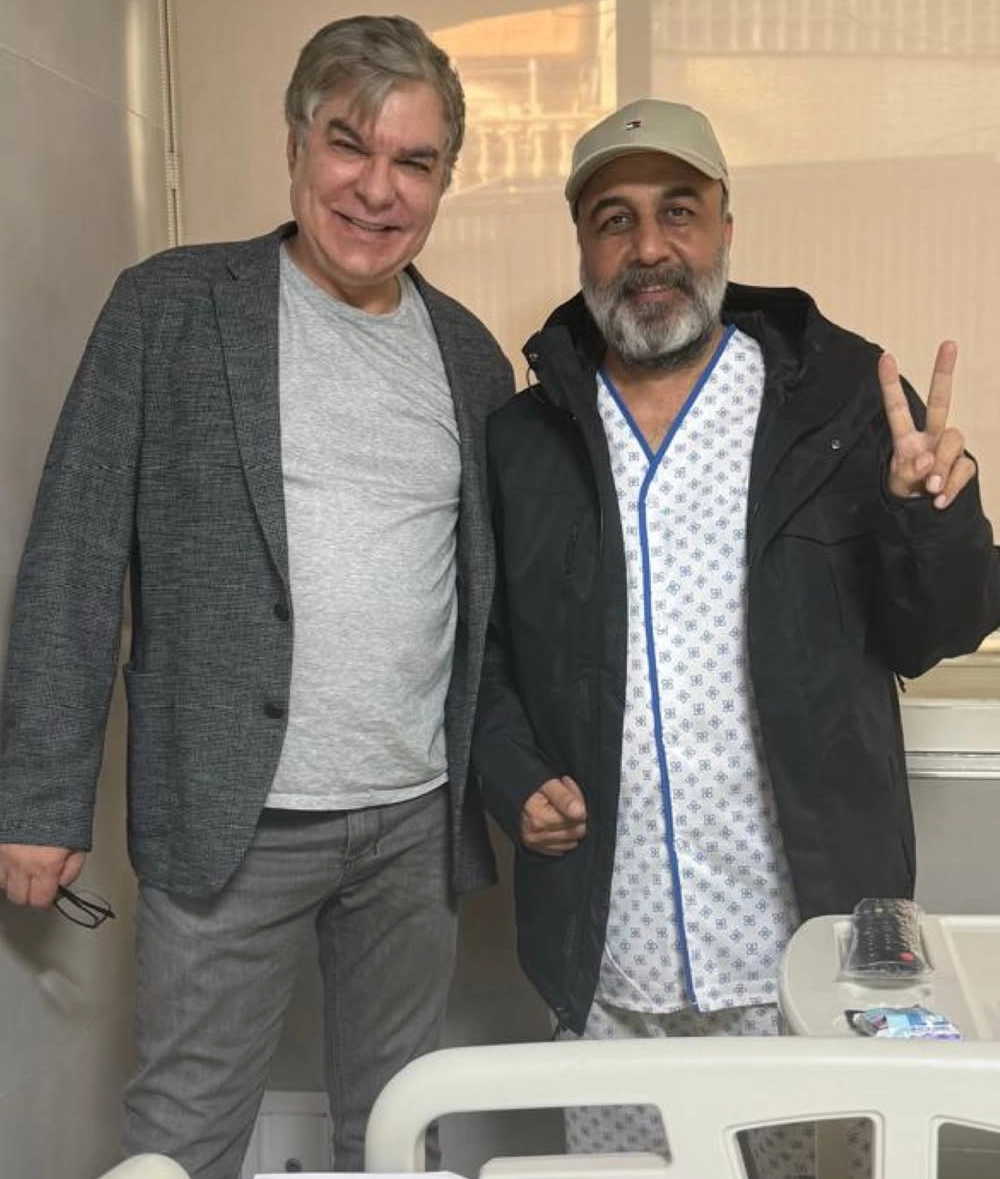 (عکس) رضا عطاران از بیمارستان ترخیص شد | تشکر عطاران از مردم (عکس) رضا عطاران از بیمارستان ترخیص شد | تشکر عطاران از مردم