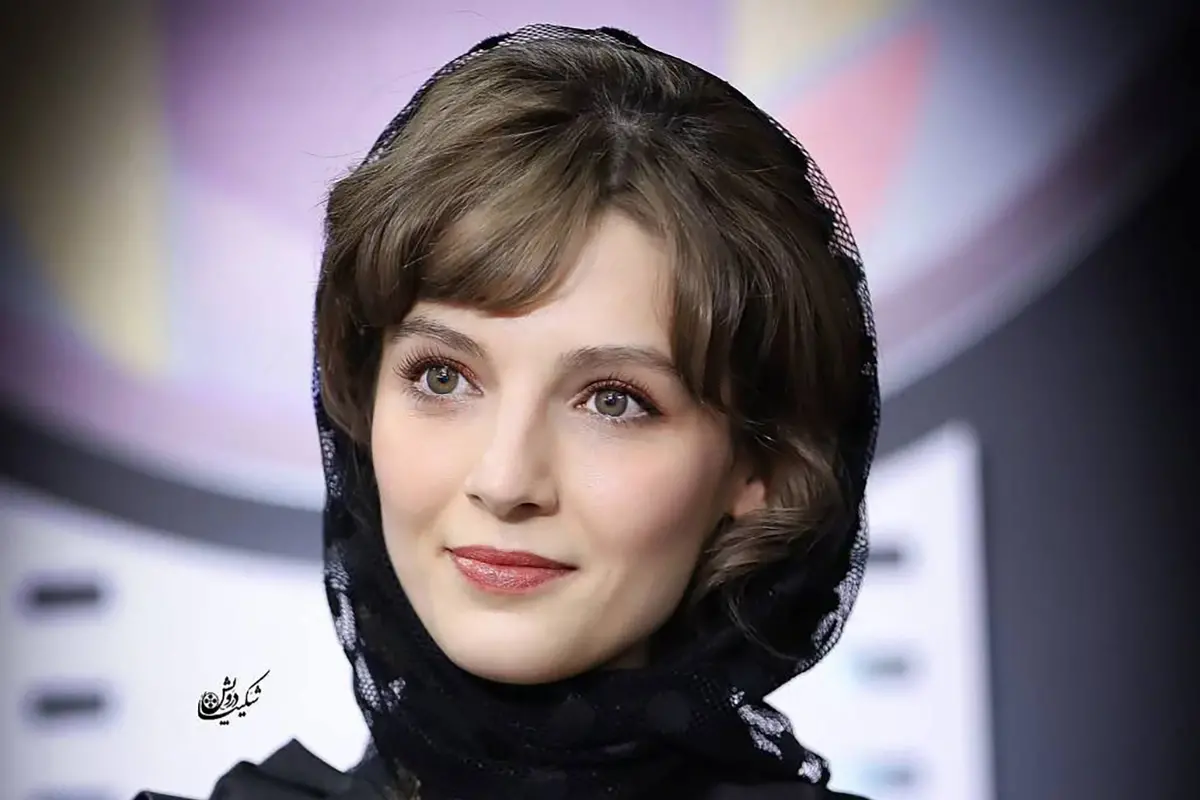 (عکس) ژست معنادار مهسا حجازی بازیگر سریال تاسیان وسط خیابان