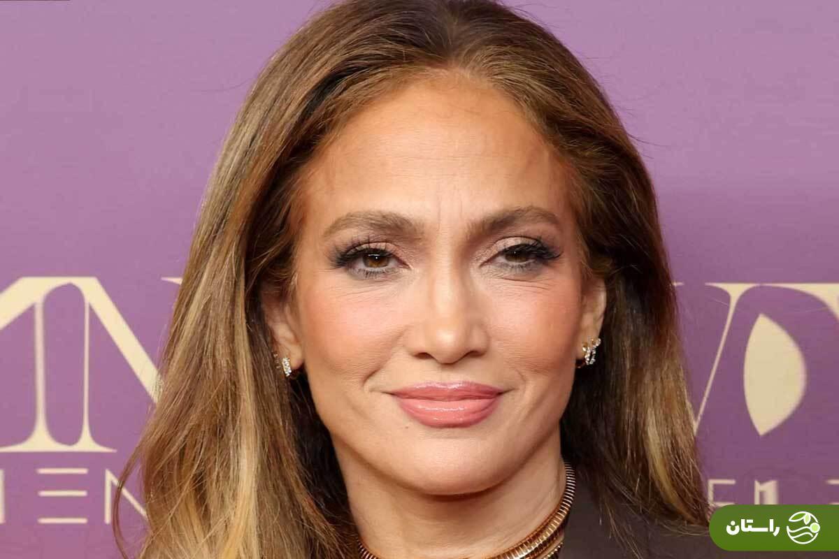 جایزه «گالای زنان در صنعت سرگرمی» (Women in Entertainment Gala) به جنیفر لوپز به عنوان خواننده زن لاتین اهدا شد