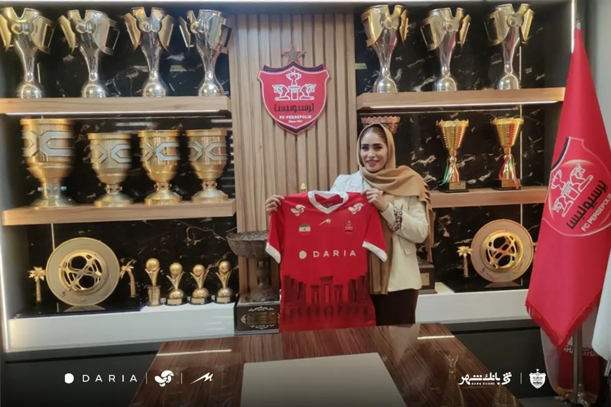 پرسپولیس دو بمب استقلالی ترکاند! | زهرا خواجوی و زهرا قنبری قرمزپوش شدند + عکس