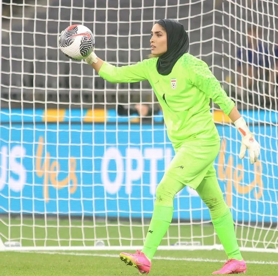 پرسپولیس دو بمب استقلالی ترکاند! | زهرا خواجوی و زهرا قنبری قرمزپوش شدند + عکس