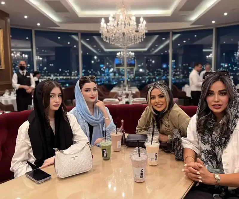 (عکس) دورهمی دوستانه سارا و نیکا سریال پایتخت (عکس) دورهمی دوستانه سارا و نیکا سریال پایتخت