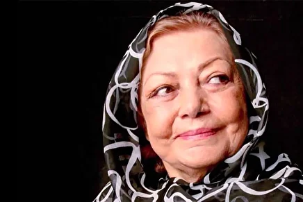 (عکس) تونل زمان؛ حمیده خیرآبادی در ۳۷ سالگی و در پشت صحنه یک تئاتر؛ سال ۱۳۴۰