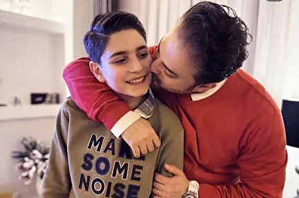 (ویدئو) همخوانی احساسی بابک جهانبخش و پسرش آرتا با آهنگ خاطره‌انگیز «دوستت دارم»