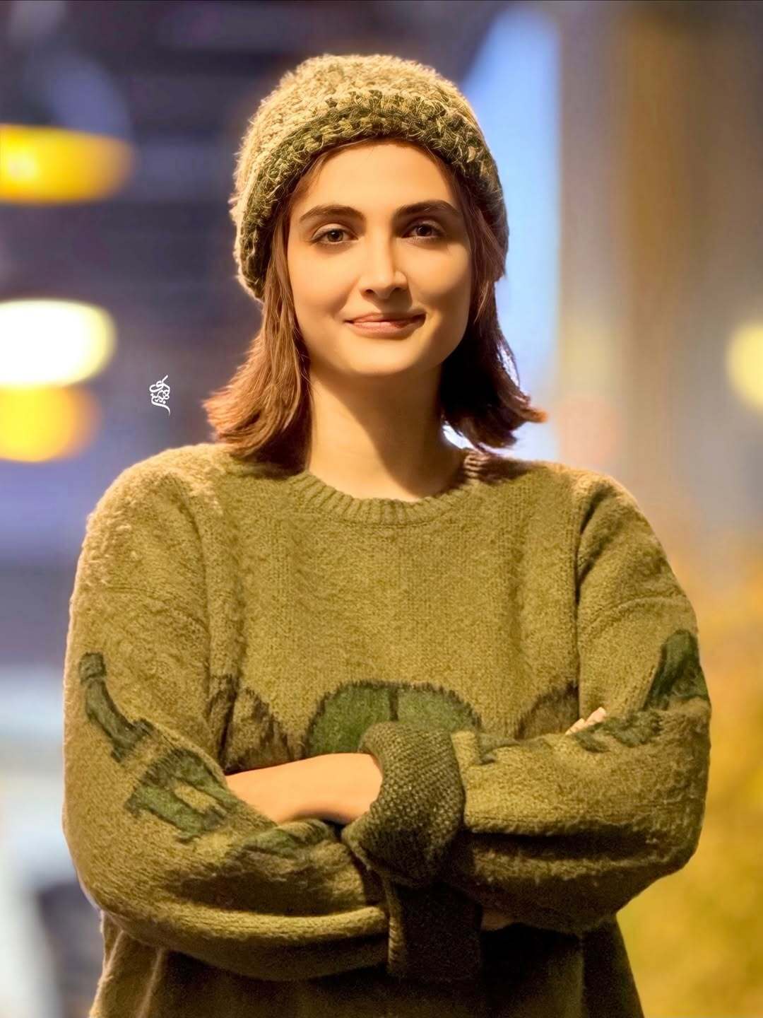 (عکس) استایل جذاب و پاییزی الناز ملک در حاشیه نمایش «خندیدن زیر مشت و لگد»