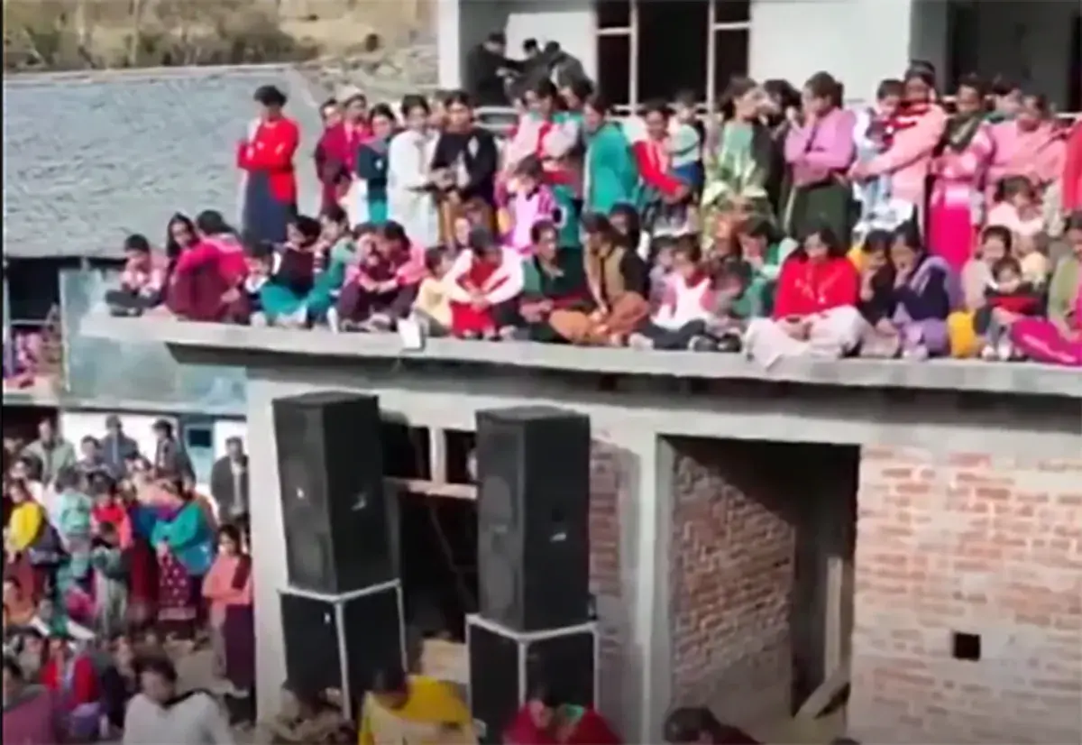 (ویدئو) هند؛ ده‌ها زخمی در فروریختن بام خانه در مراسم عروسی