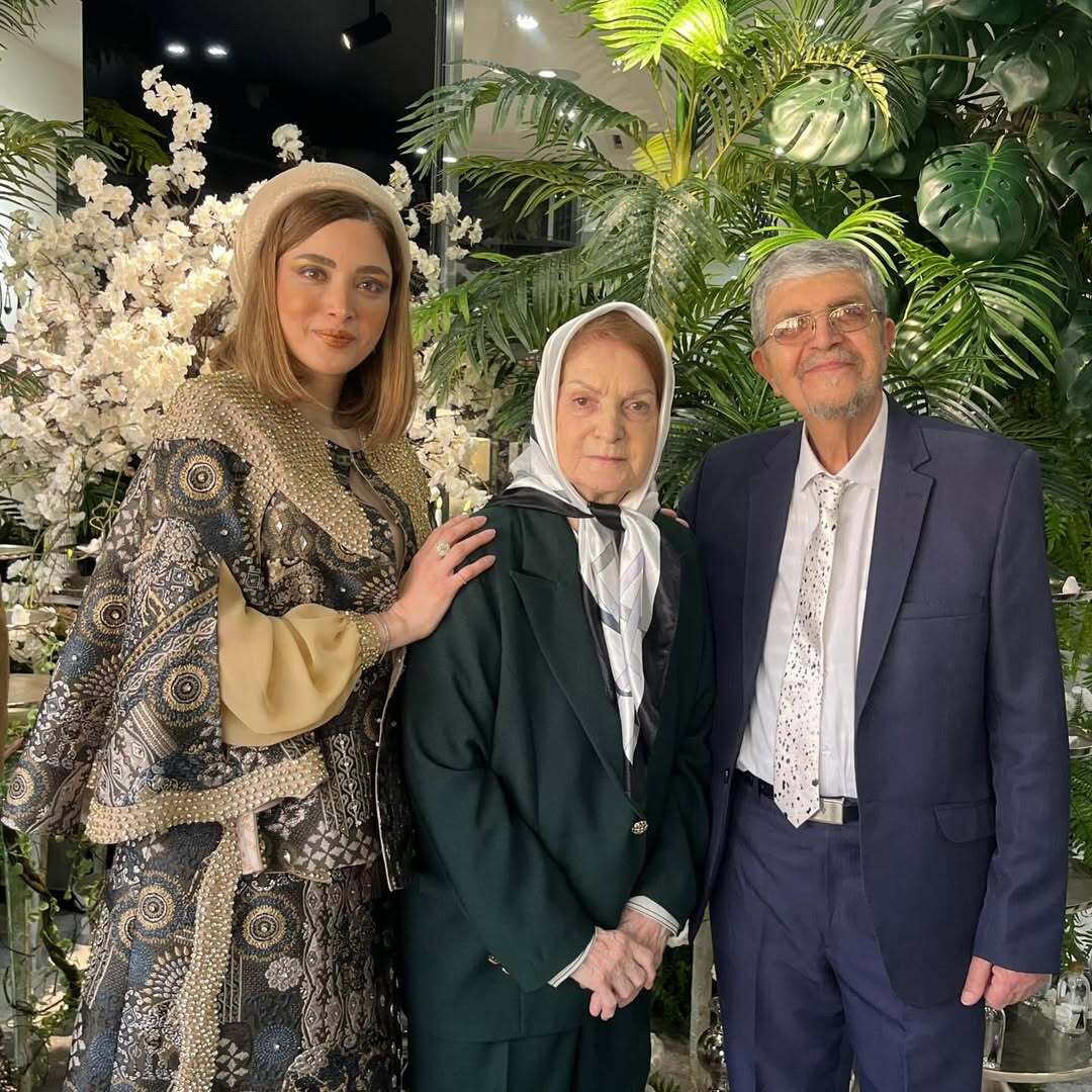 عکس بهنوش طباطبایی در کنار مادر و پدرش و پیام تبریک متفاوت او به مناسبت روز مادر عکس بهنوش طباطبایی در کنار مادر و پدرش و پیام تبریک متفاوت او به مناسبت روز مادر
