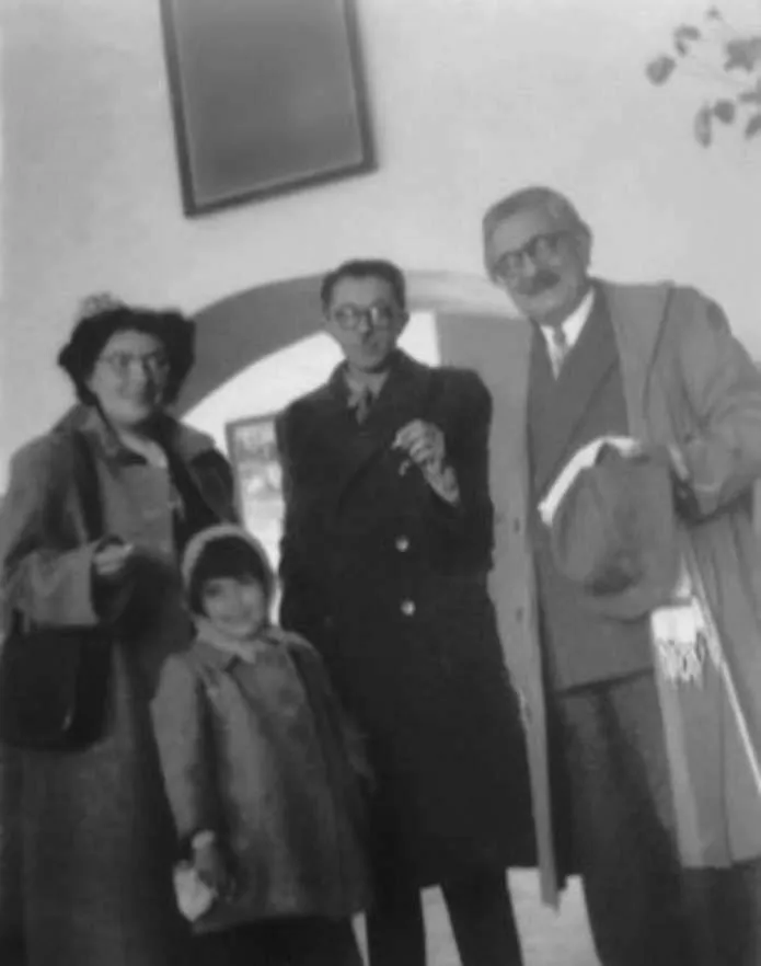 آخرین عکس صادق هدایت قبل از خودکشی آخرین عکس صادق هدایت قبل از خودکشی