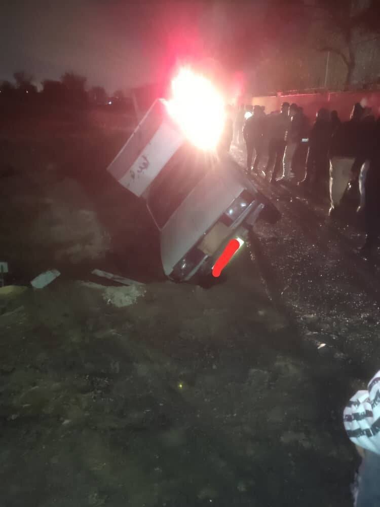 گرفتار شدن خودروها در فرونشست زمین در شهرک ولیعصر پس از باران + تصاویر گرفتار شدن خودروها در فرونشست زمین در شهرک ولیعصر پس از باران + تصاویر