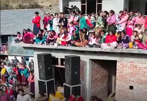 (ویدئو) هند؛ ده‌ها زخمی در فروریختن بام خانه در مراسم عروسی