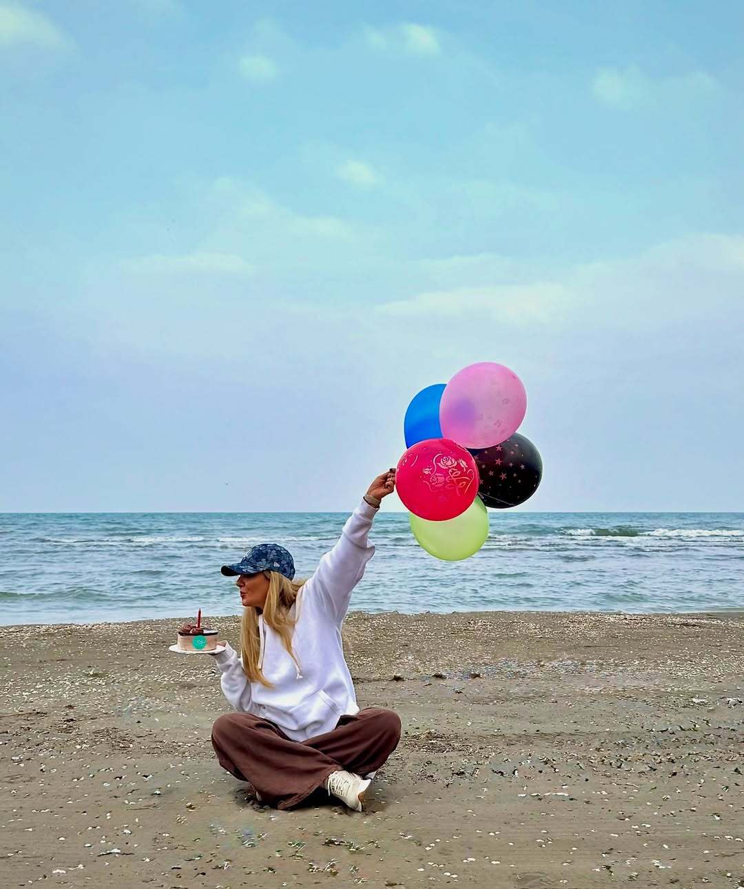 (عکس) جشن تولد ۴۳ سالگی بیتا سحرخیز بازیگر نقش «نغمه ادیب» در سریال «ترانه مادری»