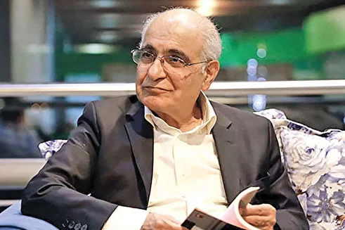 هوشنگ مرادی کرمانی از بیمارستان مرخص شد