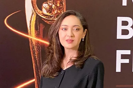 (عکس) تونل زمان؛ فیلمبرداری نیکی کریمی در یک قهوه‌خانه در لبنان؛ سال ۱۳۸۹