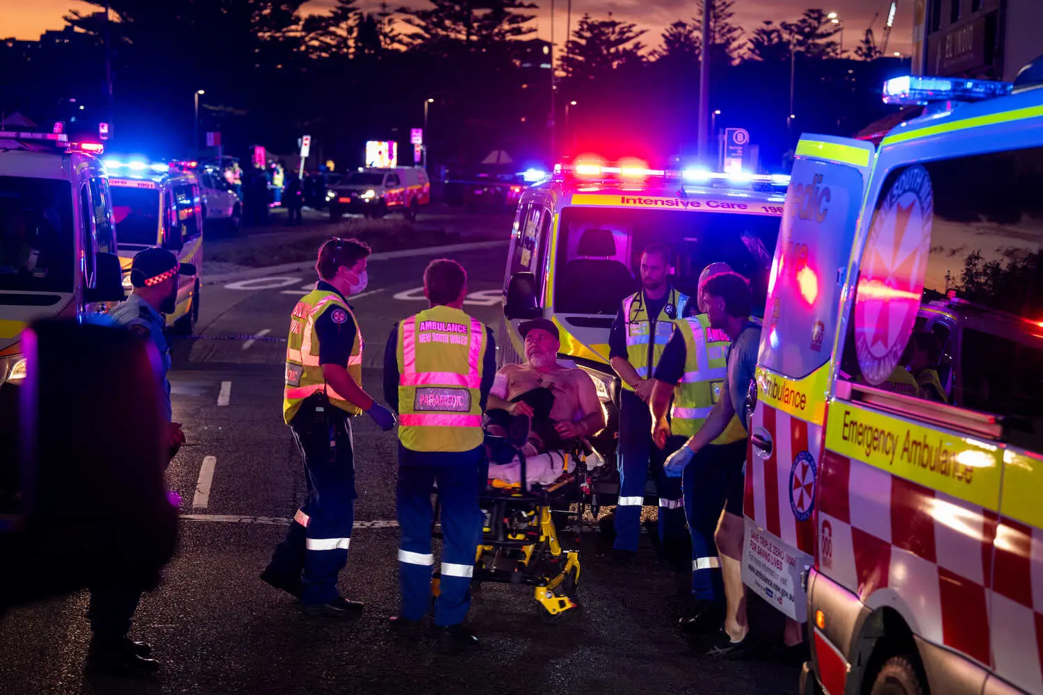 تیراندازی مرگبار در جشن ساحلی یهودیان در استرالیا؛ دستکم ۱۲ نفر کشته شدند + ویدئو تیراندازی مرگبار در جشن ساحلی یهودیان در استرالیا؛ دستکم ۱۲ نفر کشته شدند + ویدئو