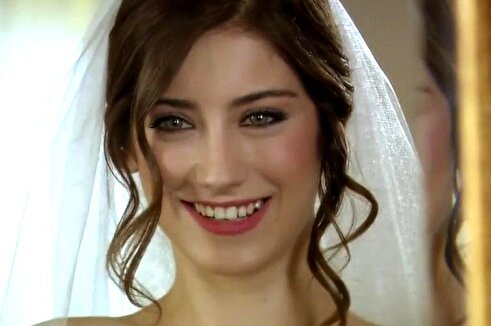 هازل کایا بازیگر سریال عشق ممنوع با یک عکس جذاب و شیک