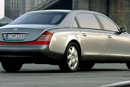 (ویدئو) لحظه تصادف یک کامیون با مرسدس مایباخ