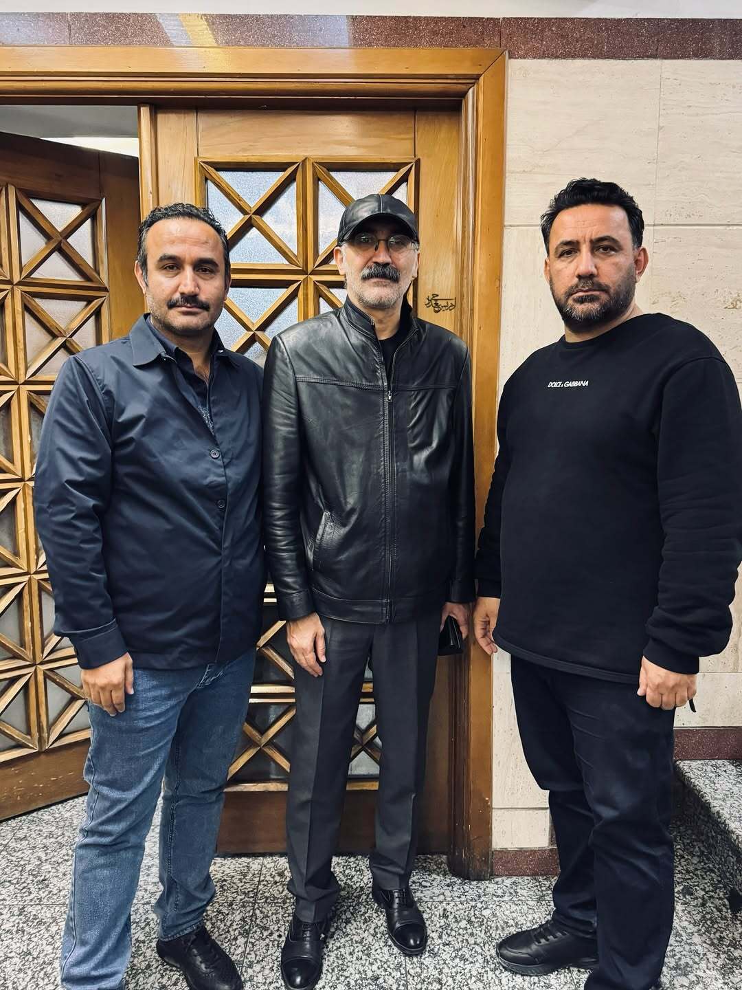 (تصاویر) بازیگران سینما در مراسم ختم پدر مهراداد صدیقیان؛ هادی حجازی‌فر، سمیرا حسن‌پور، امیرجدیدی، الناز حبیبی و...