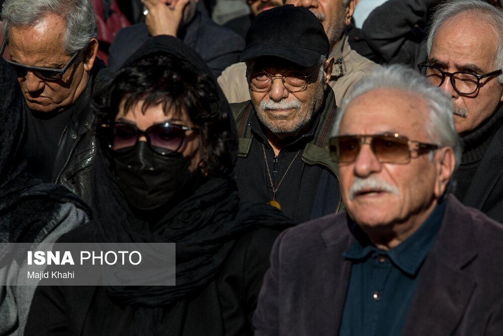 (تصاویر) حضور هنرمندان در مراسم تشییع هادی مرزبان