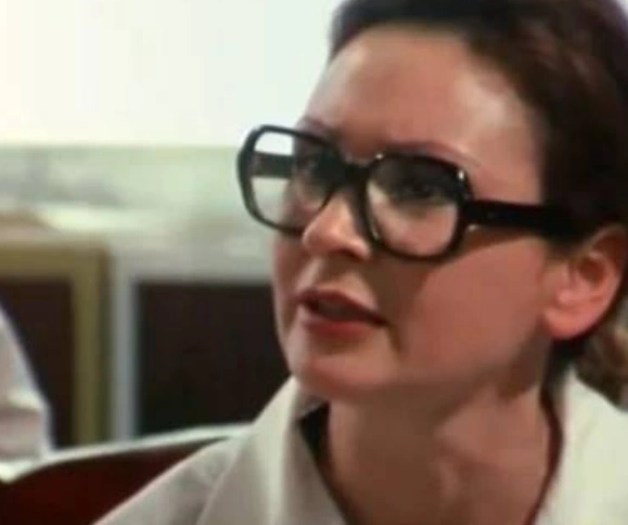 (ویدئو) انتشار ویدئویی از بازیگر قدیمی سینما جنجال به پا کرد؛ بیوگرافی و زندگی خصوصی پری امیرحمزه