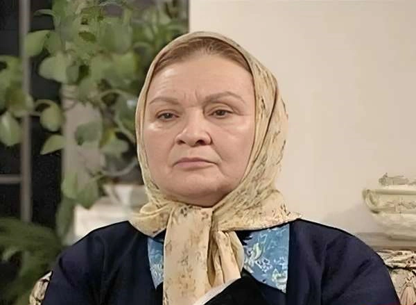 (ویدئو) انتشار ویدئویی از بازیگر قدیمی سینما جنجال به پا کرد؛ بیوگرافی و زندگی خصوصی پری امیرحمزه