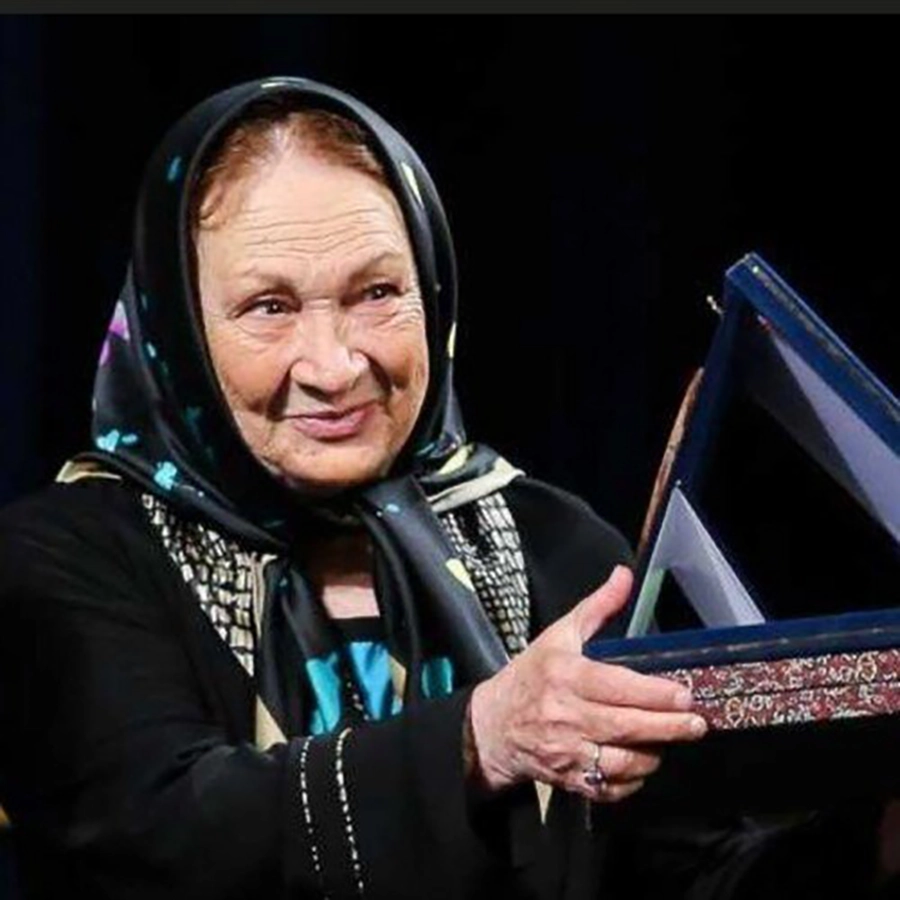 (ویدئو) انتشار ویدئویی از بازیگر قدیمی سینما جنجال به پا کرد؛ بیوگرافی و زندگی خصوصی پری امیرحمزه