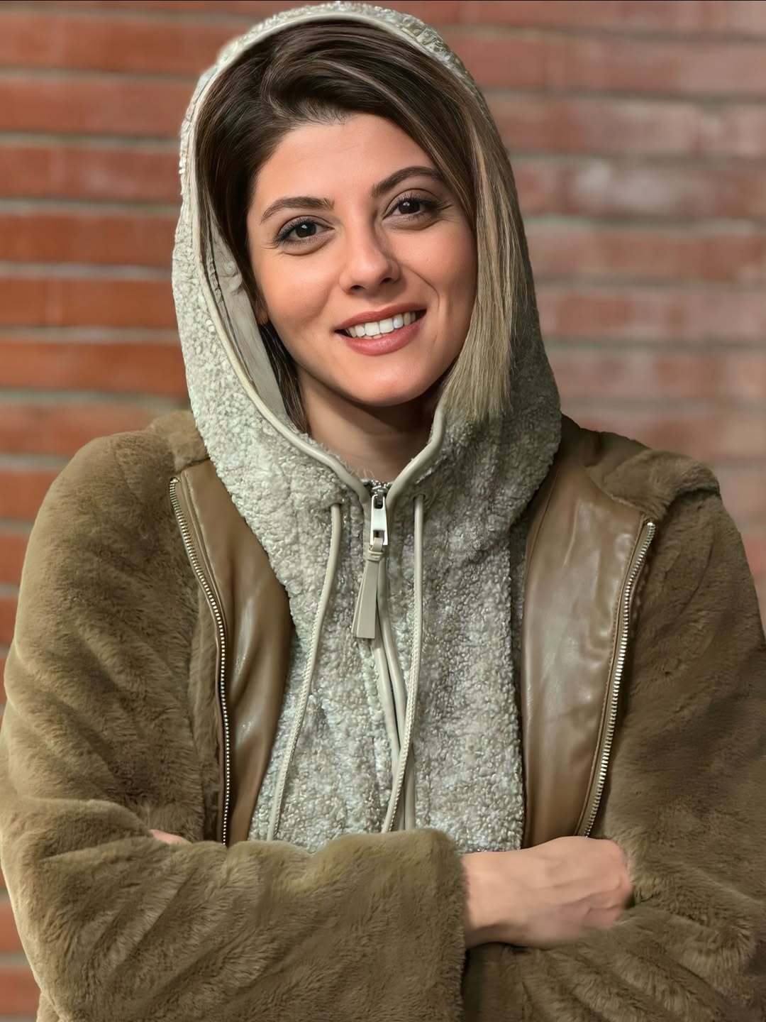 جدیدترین عکس‌های مهسا طهماسبی در پشت صحنه نمایش باران اسیدی