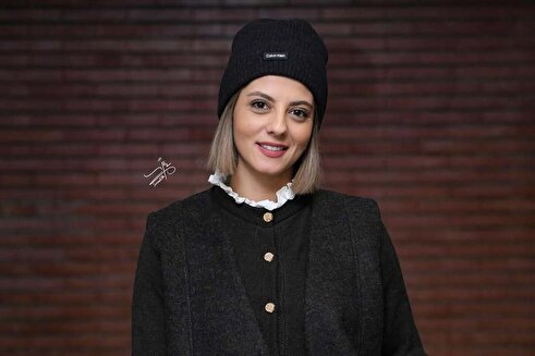 جدیدترین عکس‌های مهسا طهماسبی در پشت صحنه نمایش باران اسیدی