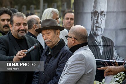 (تصاویر) حضور هنرمندان در مراسم تشییع هادی مرزبان