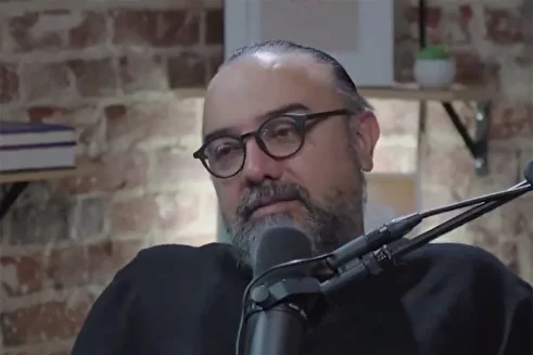 ویدئو| اشک‌های برزو ارجمند و پشیمانی از مهاجرت: دارم تاوان می‌دهم، اینجا کارهایی کردم که نمی‌توانم بگویم!