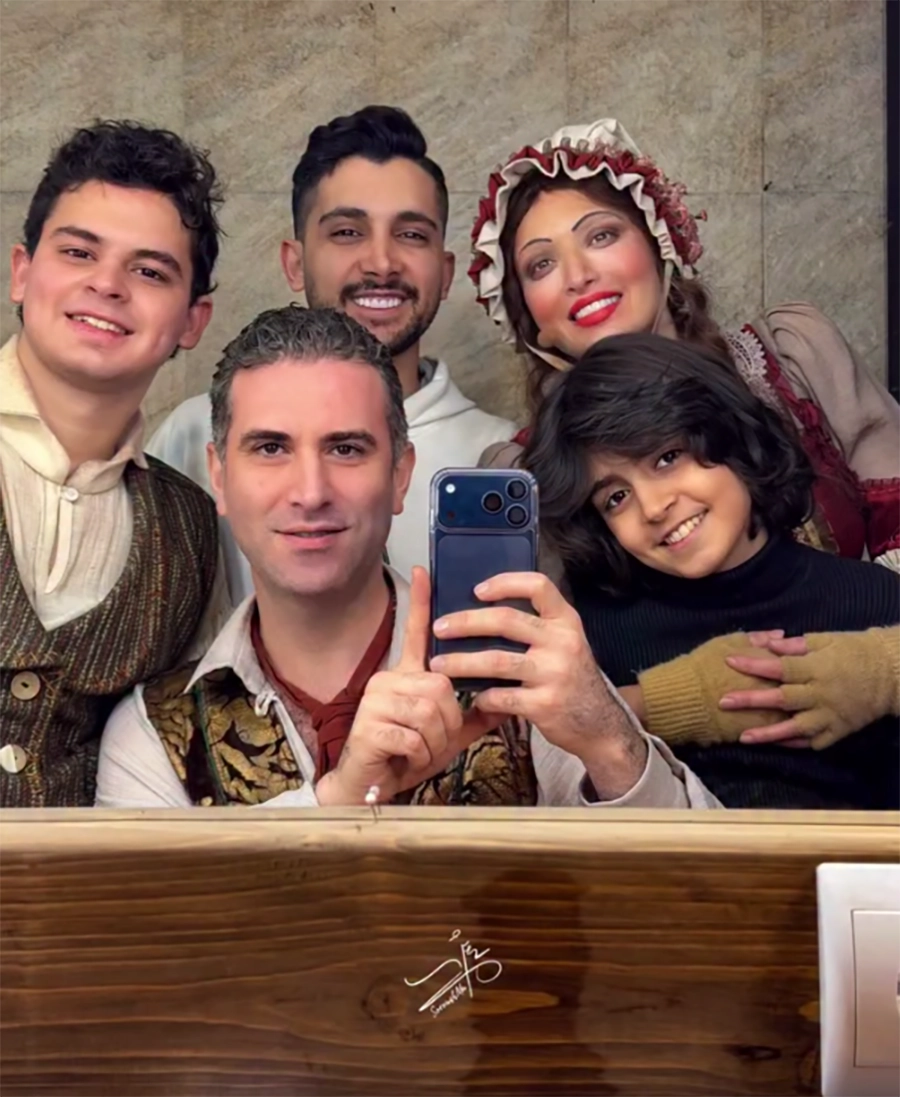 (عکس) سلفی هوتن شکیبا، بهنوش طباطبایی و رایان سرلک در شب آخر نمایش اولیور توئیست