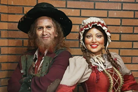 (عکس) سلفی هوتن شکیبا، بهنوش طباطبایی و رایان سرلک در شب آخر نمایش اولیور توئیست