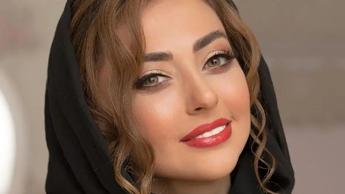 عکس صمیصمانه نفیس روشن و رضا صادقی در پشت صحنه کنسرت: ⁨ ⁨ عمو رضا بمونی برای همه ما رفیق‌ها