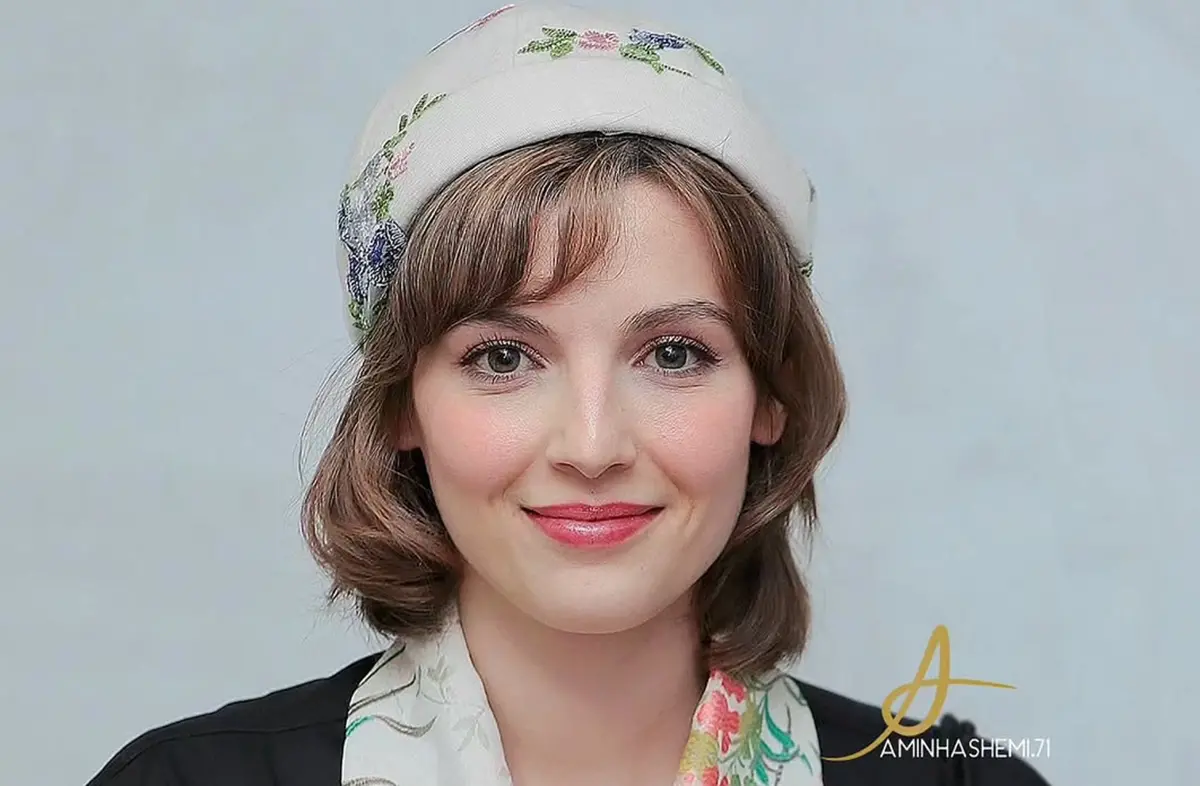 عکس جذاب و دلبرانه مهسا حجازی بازیگر تاسیان؛ گل جهت تحمل این زندگی و این هوا